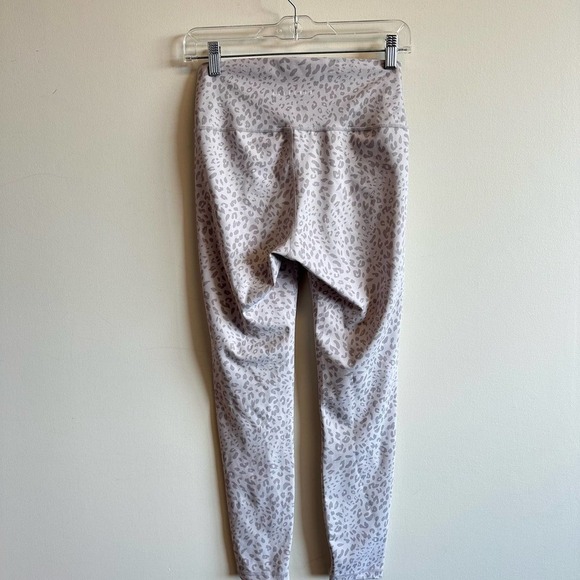 ALLFENIX x Anthropologie Gray Cheetah 7/8 Leggings Size Medium - Picture 7 of 10